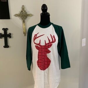 Christmas Tee Medium Reindeer EUC shirt tail hem